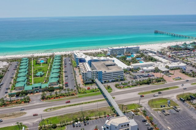 2 Condominium vacation rental located in Okaloosa Island 1