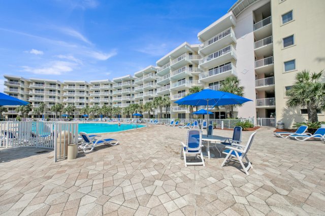 2 Condominium vacation rental located in Okaloosa Island 1