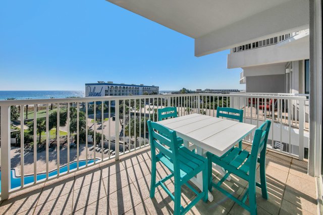 2 Condominium vacation rental located in Okaloosa Island 1