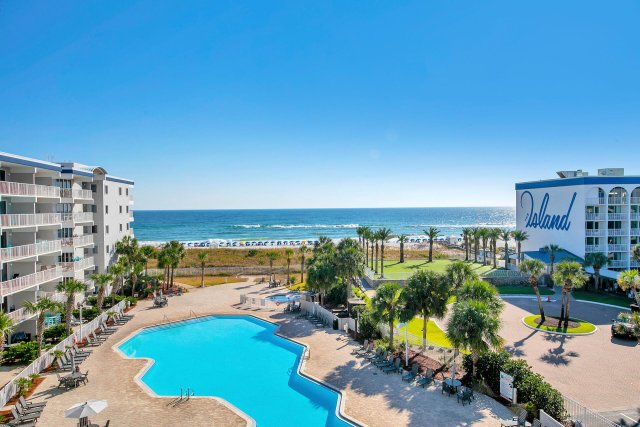 2 Condominium vacation rental located in Okaloosa Island 1