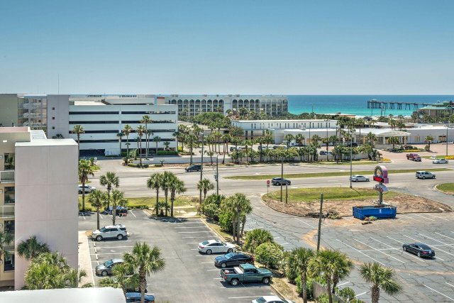 3 Condominium vacation rental located in Okaloosa Island 1