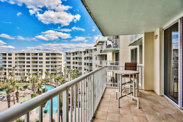 2 Condominium vacation rental located in Okaloosa Island 1