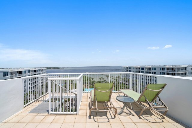 2 Condominium vacation rental located in Okaloosa Island 1