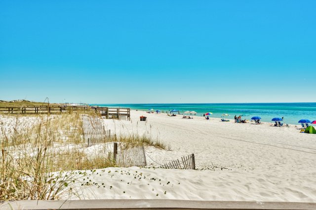 2 Condominium vacation rental located in Okaloosa Island 1