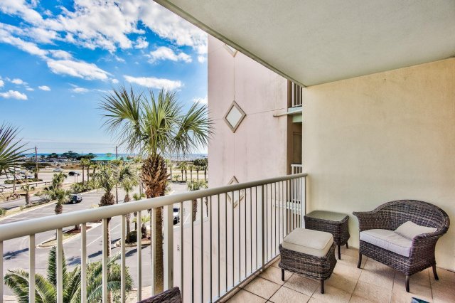 2 Condominium vacation rental located in Okaloosa Island 1