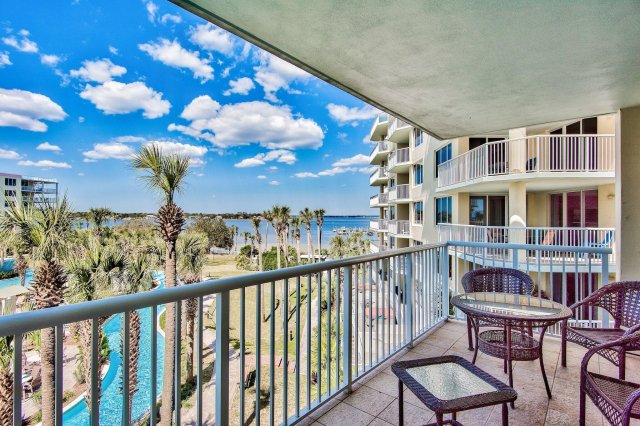 2 Condominium vacation rental located in Okaloosa Island 1