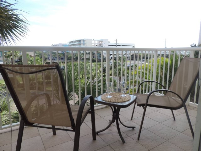 2 Condominium vacation rental located in Okaloosa Island 1