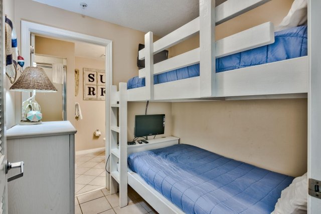 2 Condominium vacation rental located in Okaloosa Island 1