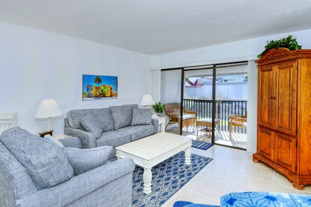 2 Condominium vacation rental located in Anna Maria Island 1