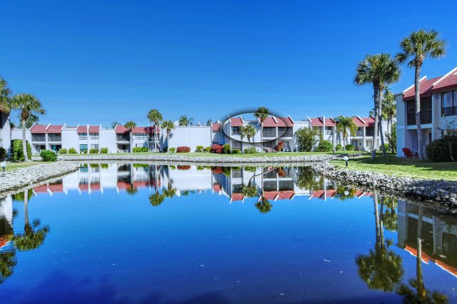 2 Condominium vacation rental located in Anna Maria Island 1