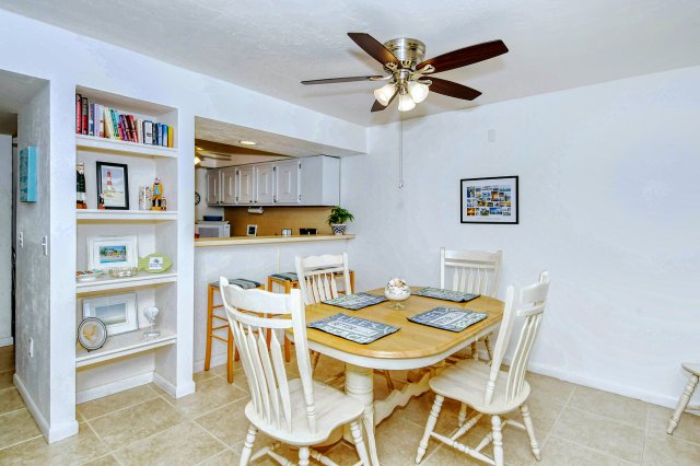 2 Condominium vacation rental located in Anna Maria Island 1