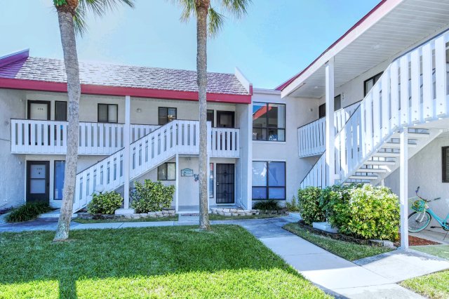 2 Condominium vacation rental located in Anna Maria Island 1