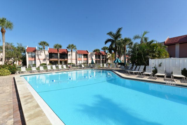 2 Condominium vacation rental located in Anna Maria Island 1