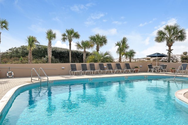 2 Condominium vacation rental located in Destin 1