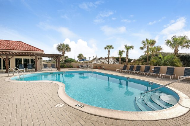 2 Condominium vacation rental located in Destin 1