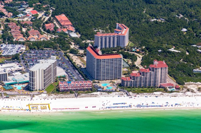 2 Condominium vacation rental located in Destin 1