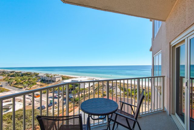 2 Condominium vacation rental located in Destin 1