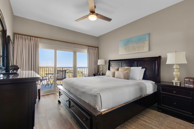 2 Condominium vacation rental located in Destin 1