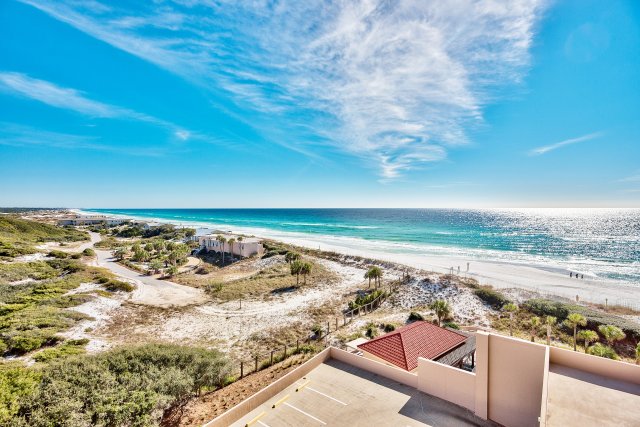 2 Condominium vacation rental located in Destin 1