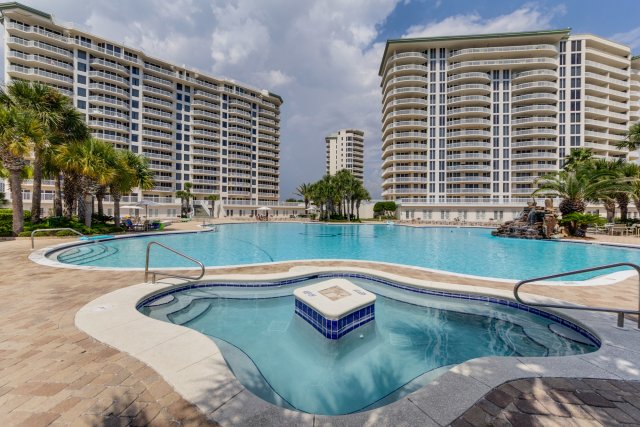 3 Condominium vacation rental located in Destin 1