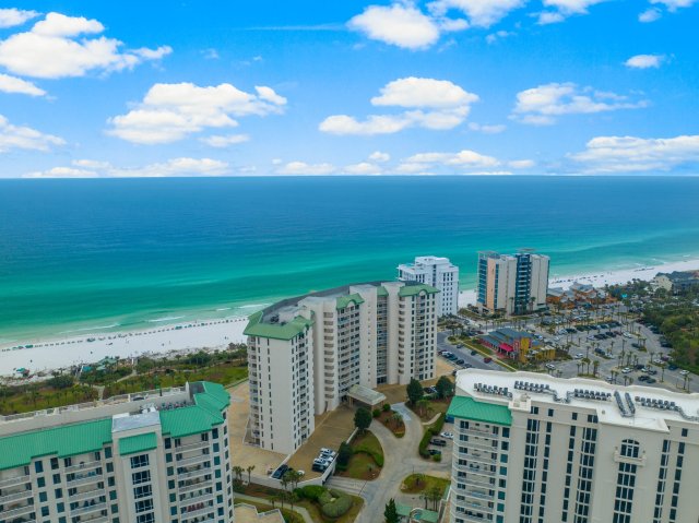 3 Condominium vacation rental located in Destin 1