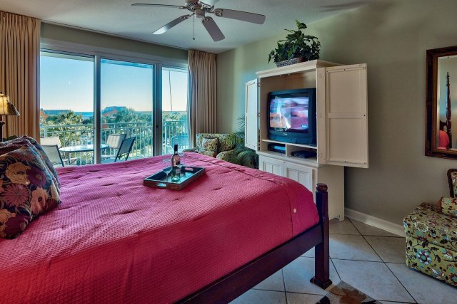 3 Condominium vacation rental located in Destin 1