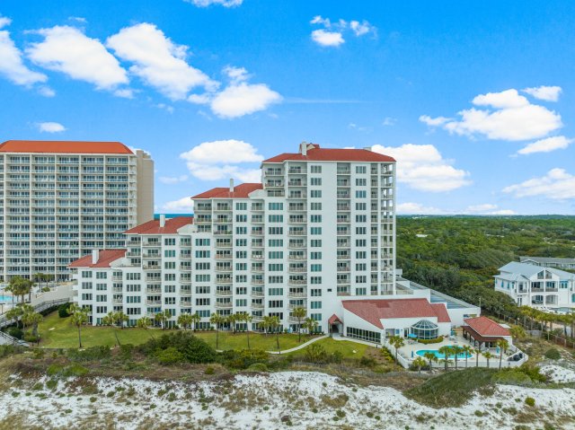 2 Condominium vacation rental located in Destin 1