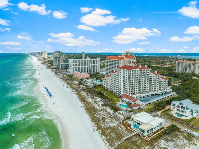 2 Condominium vacation rental located in Destin 1