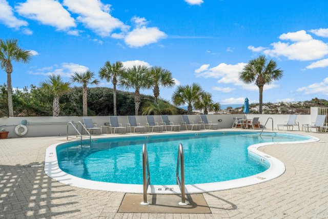 2 Condominium vacation rental located in Destin 1