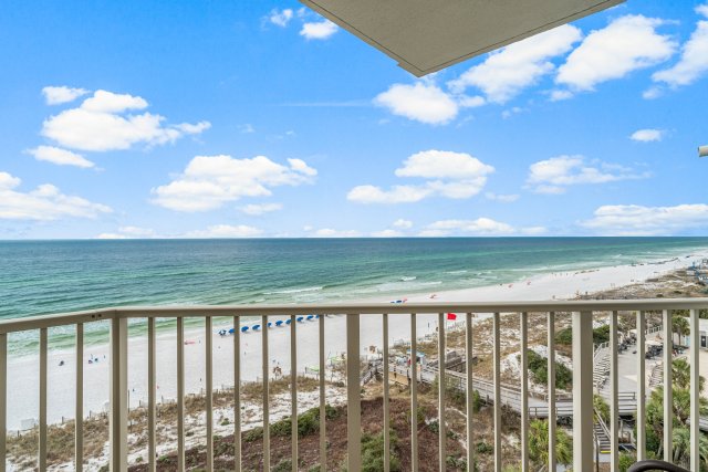 2 Condominium vacation rental located in Destin 1