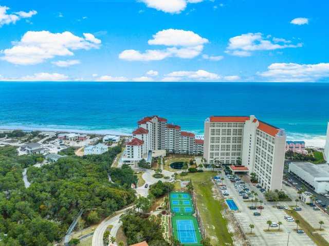 2 Condominium vacation rental located in Destin 1