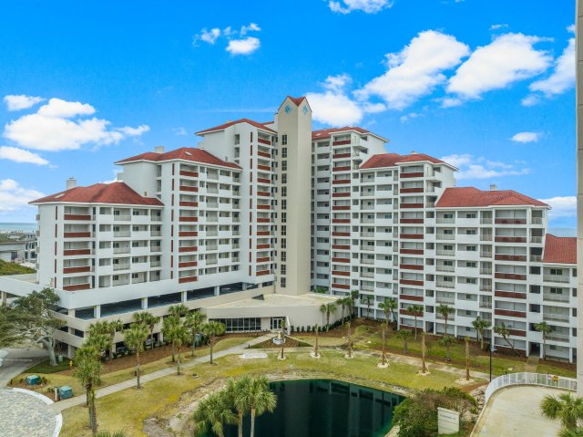 2 Condominium vacation rental located in Destin 1