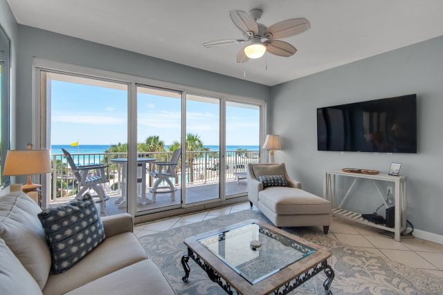 2 Condominium vacation rental located in Destin 1