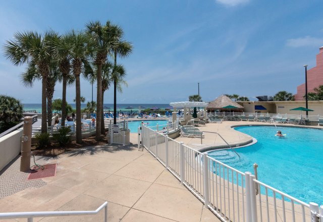 2 Condominium vacation rental located in Destin 1