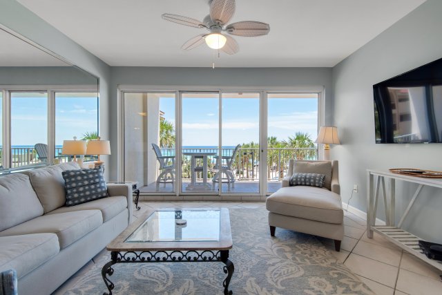 2 Condominium vacation rental located in Destin 1