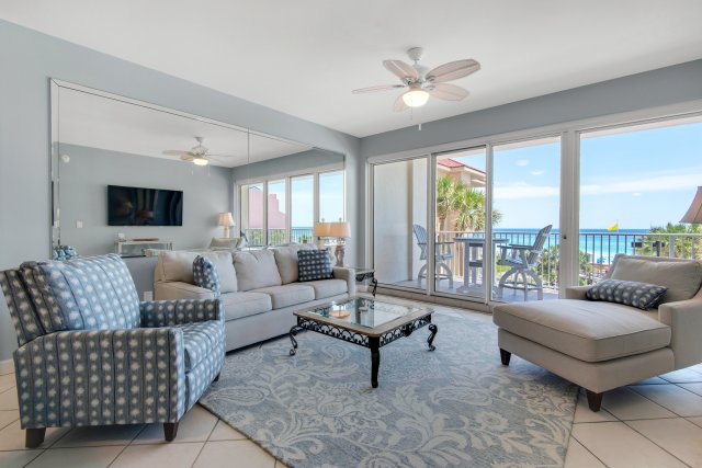 2 Condominium vacation rental located in Destin 1