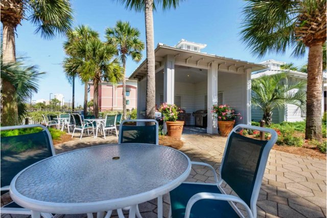 3 Condominium vacation rental located in Destin 1