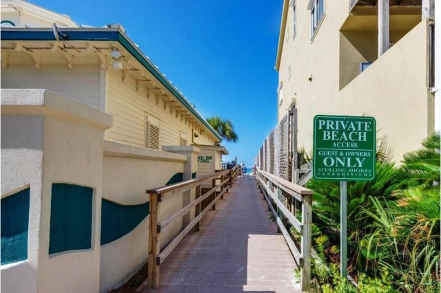 3 Condominium vacation rental located in Destin 1