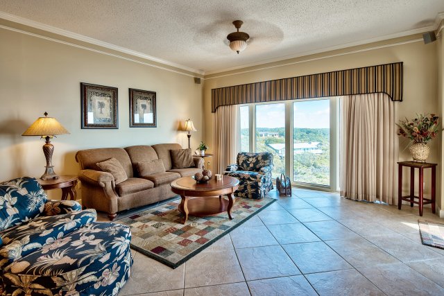 2 Condominium vacation rental located in Destin 1