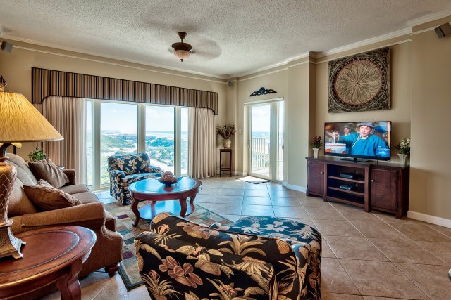 2 Condominium vacation rental located in Destin 1