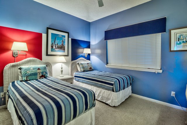 2 Condominium vacation rental located in Destin 1