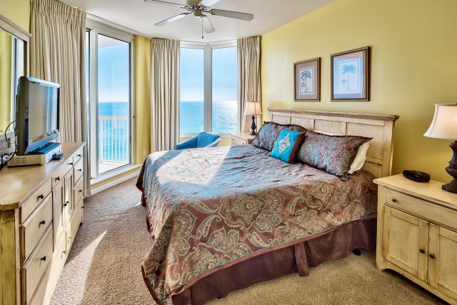 2 Condominium vacation rental located in Destin 1