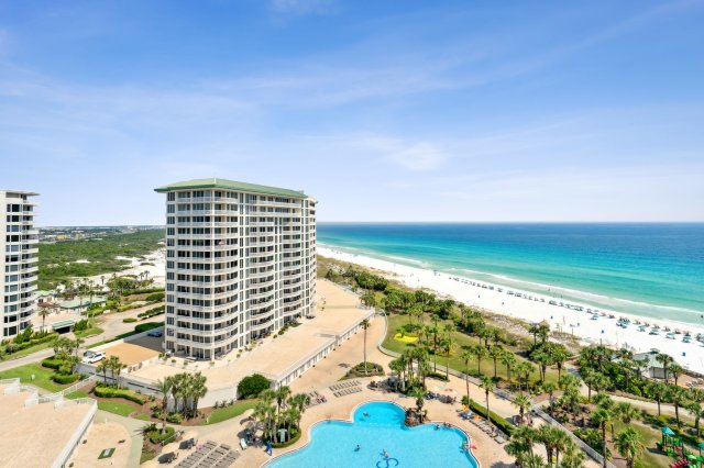 3 Condominium vacation rental located in Destin 1