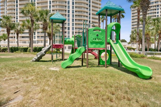 3 Condominium vacation rental located in Destin 1