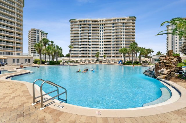 3 Condominium vacation rental located in Destin 1