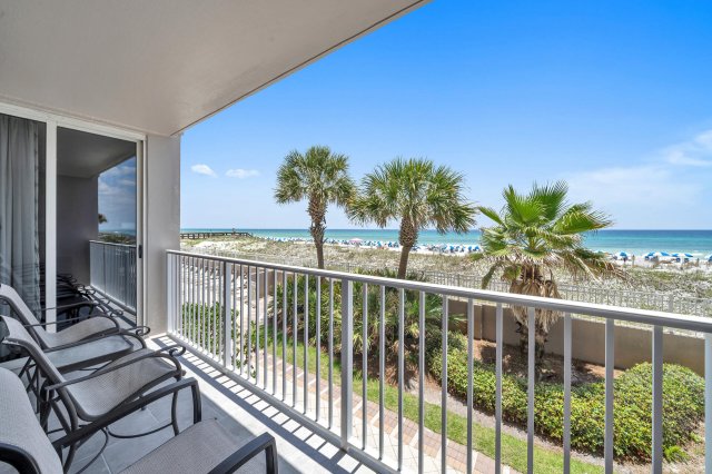 2 Condominium vacation rental located in Okaloosa Island 1