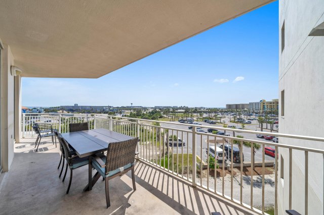 2 Condominium vacation rental located in Okaloosa Island 1