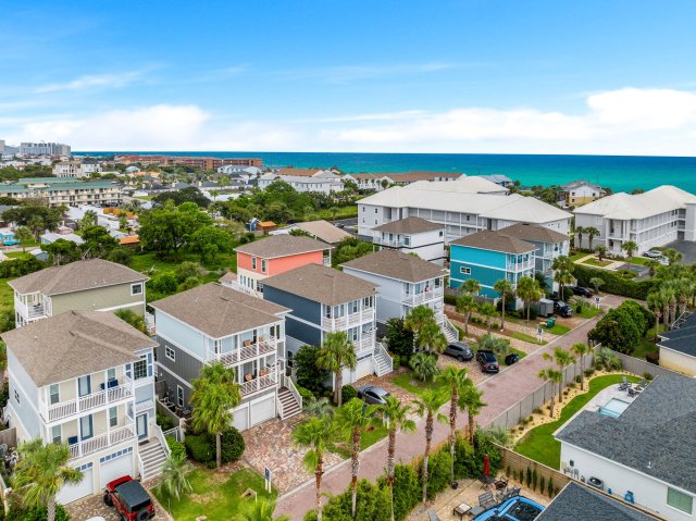 5 House vacation rental located in Destin 1