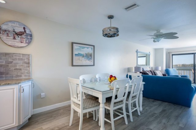 2 Condominium vacation rental located in Anna Maria Island 1