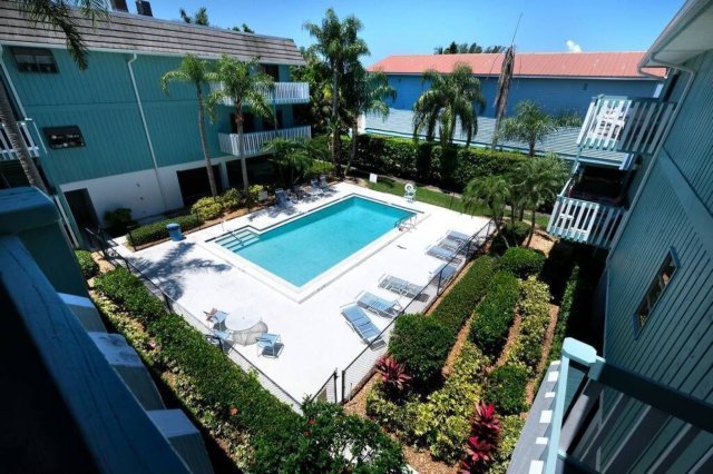 2 Condominium vacation rental located in Anna Maria Island 1